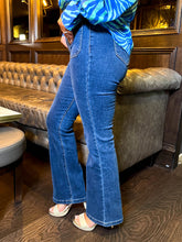The Yvonne - Pocket Flared Jeans
